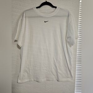 Nike Tee Loose Fit